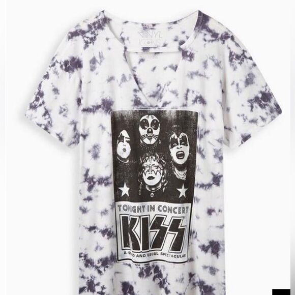 Torrid Kiss Classic Fit Cotton Cutout
Tee - Picture 4 of 5